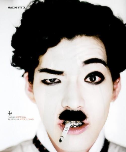 There are many people in the pit of Korean entertainment